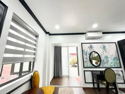 带阳台的 King 套房 — Capital Hotel 21 Truong Cong Giai